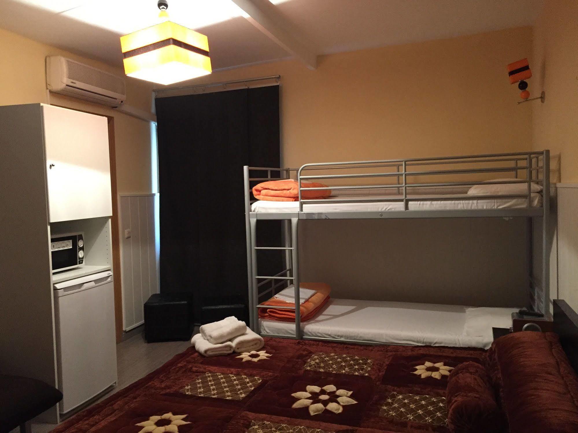 Hostal Oxum Мадрид Экстерьер фото