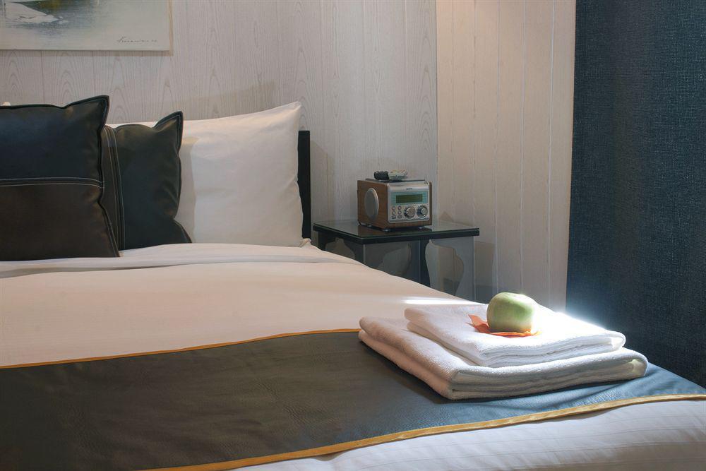 Hostal Oxum Мадрид Экстерьер фото